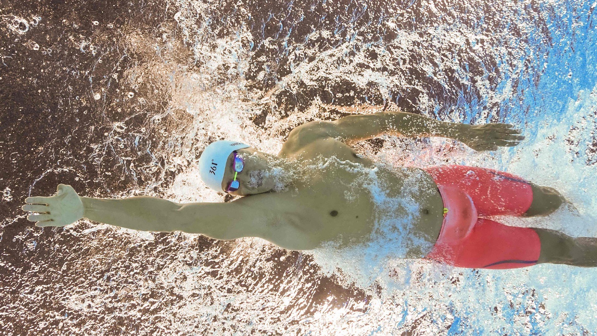 “亚戈·卡尔曼的强硬风格与全面技术,让美洲狮队在世界赛场中称霸”