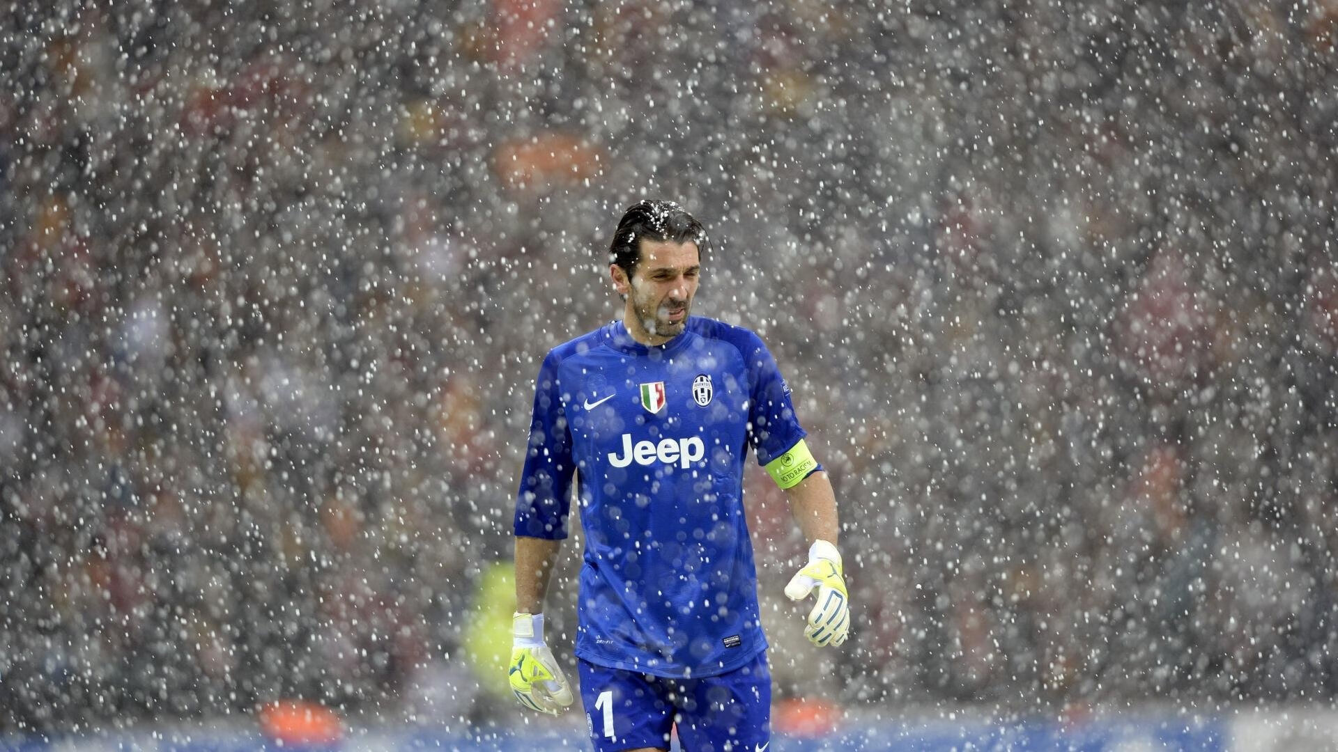 欧冠十六强首回合：巴黎4比3阿贾克斯 七球对攻战让球迷大呼过瘾